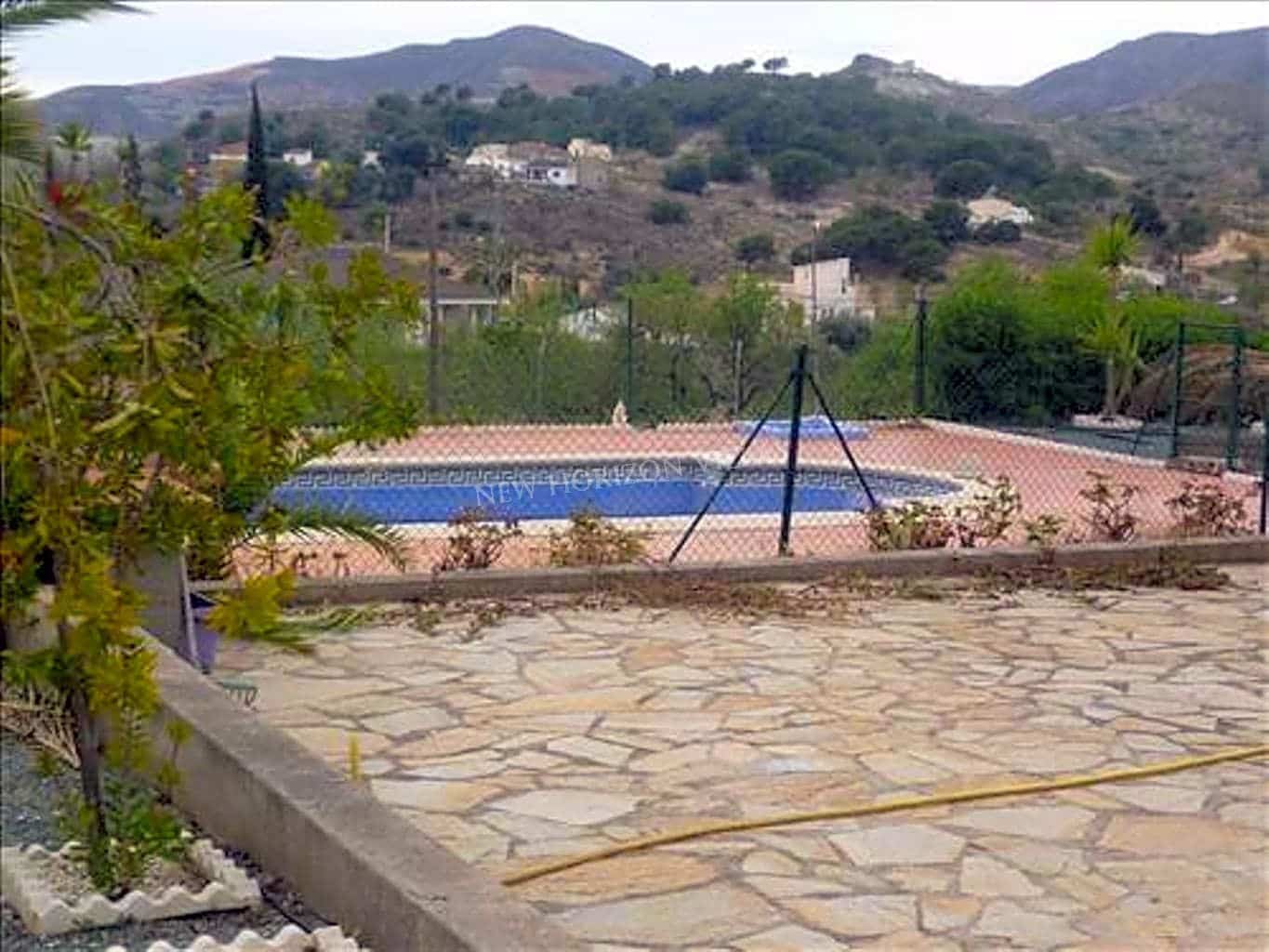 3 bedroom Villa for rent in Lubrin with pool garage - € 650 (Ref: 5516221)