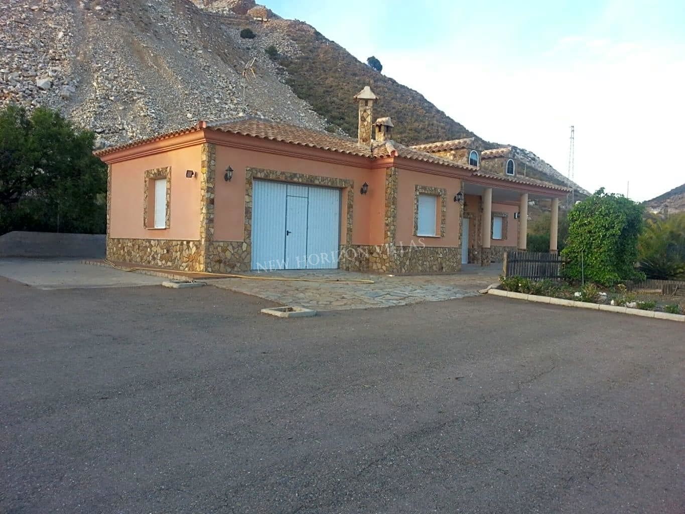 3 bedroom Villa for rent in Lubrin with pool garage - € 650 (Ref: 5516221)