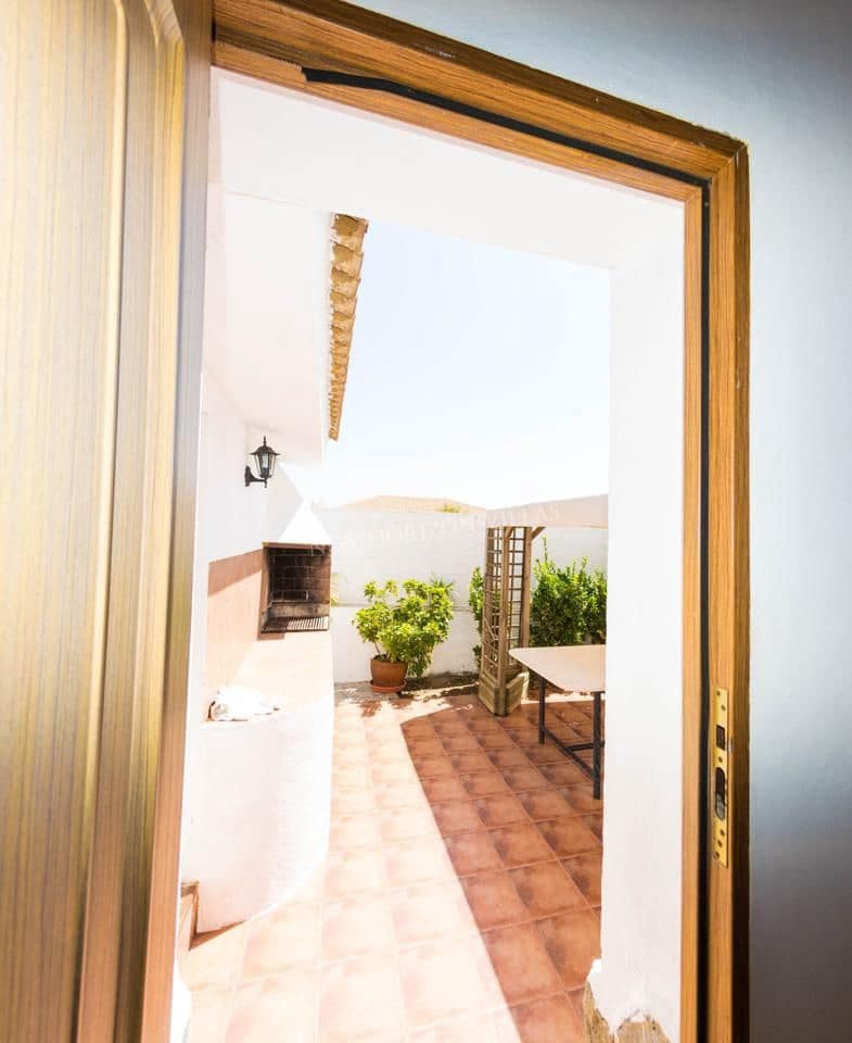Chalet de 3 habitaciones en Arboleas en alquiler con piscina garaje - 900 € (Ref: 6293927)
