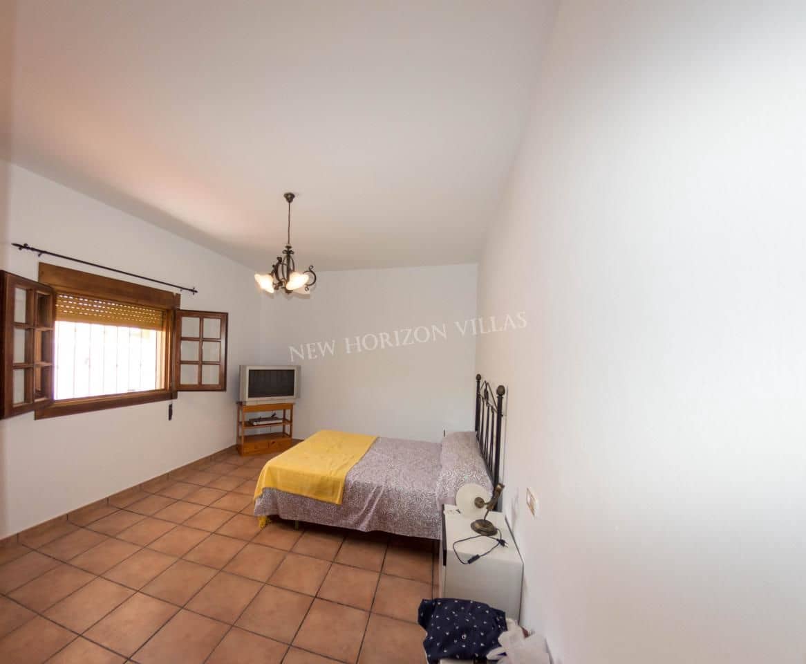 Chalet de 3 habitaciones en Arboleas en alquiler con piscina garaje - 900 € (Ref: 6293927)