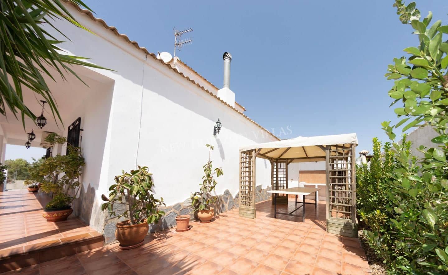 Chalet de 3 habitaciones en Arboleas en alquiler con piscina garaje - 900 € (Ref: 6293927)