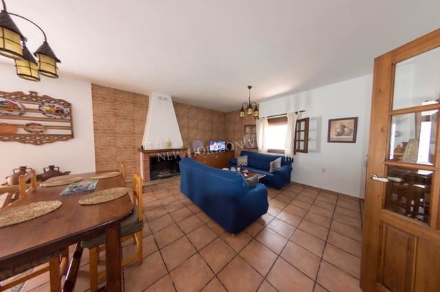 3 bedroom Villa for rent in Arboleas with pool - € 900 (Ref: 6293927)