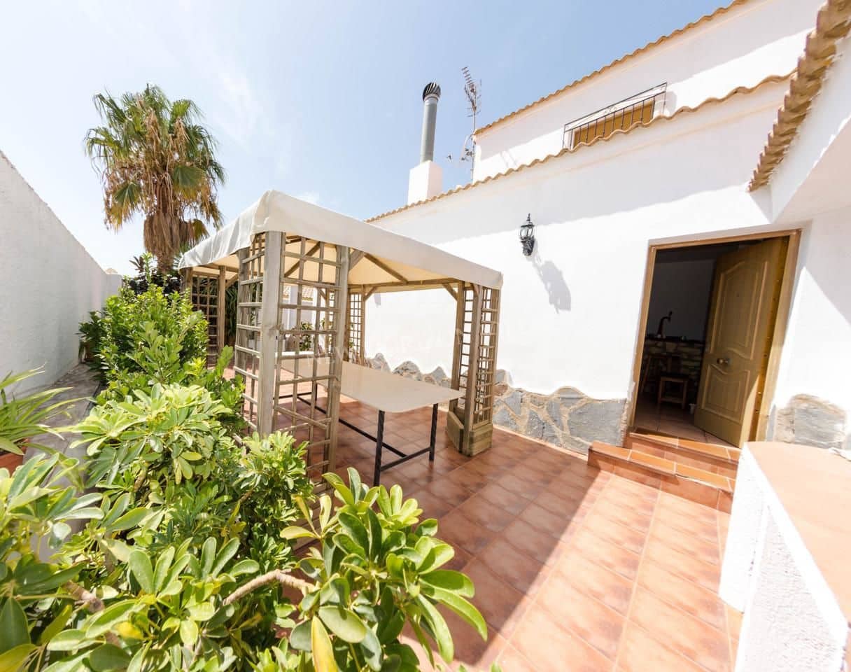 Chalet de 3 habitaciones en Arboleas en alquiler con piscina garaje - 900 € (Ref: 6293927)