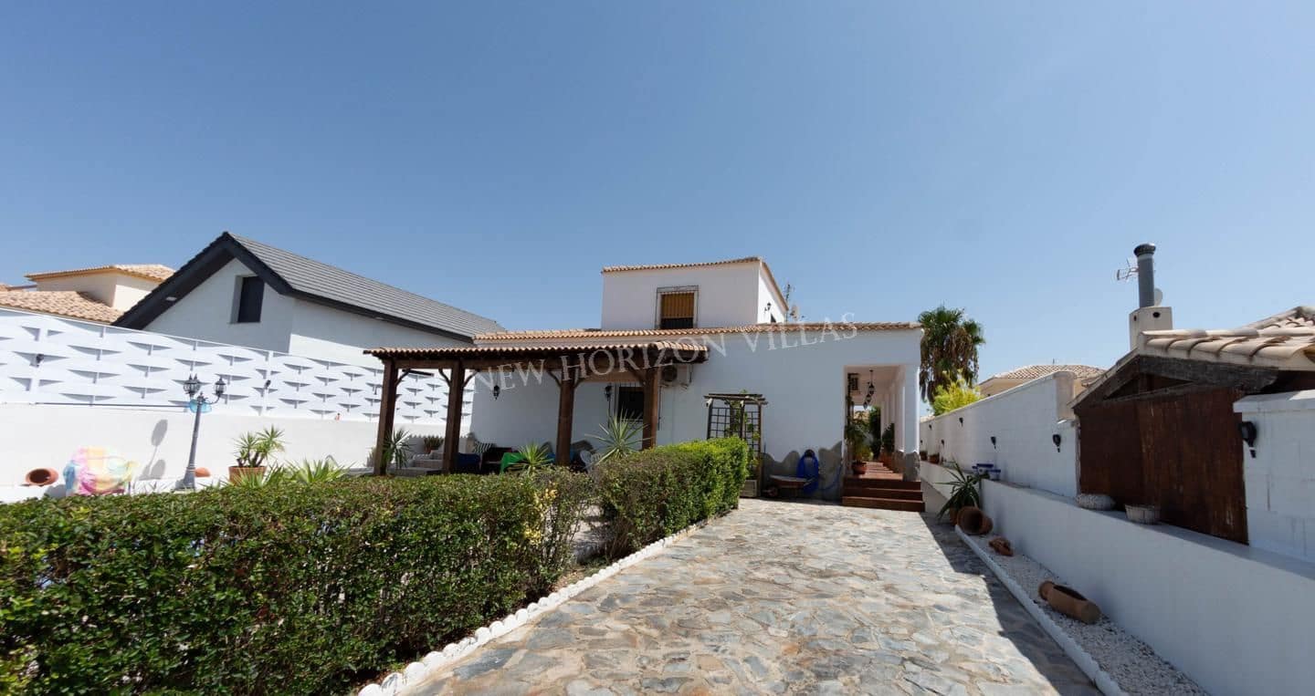 Chalet de 3 habitaciones en Arboleas en alquiler con piscina garaje - 900 € (Ref: 6293927)