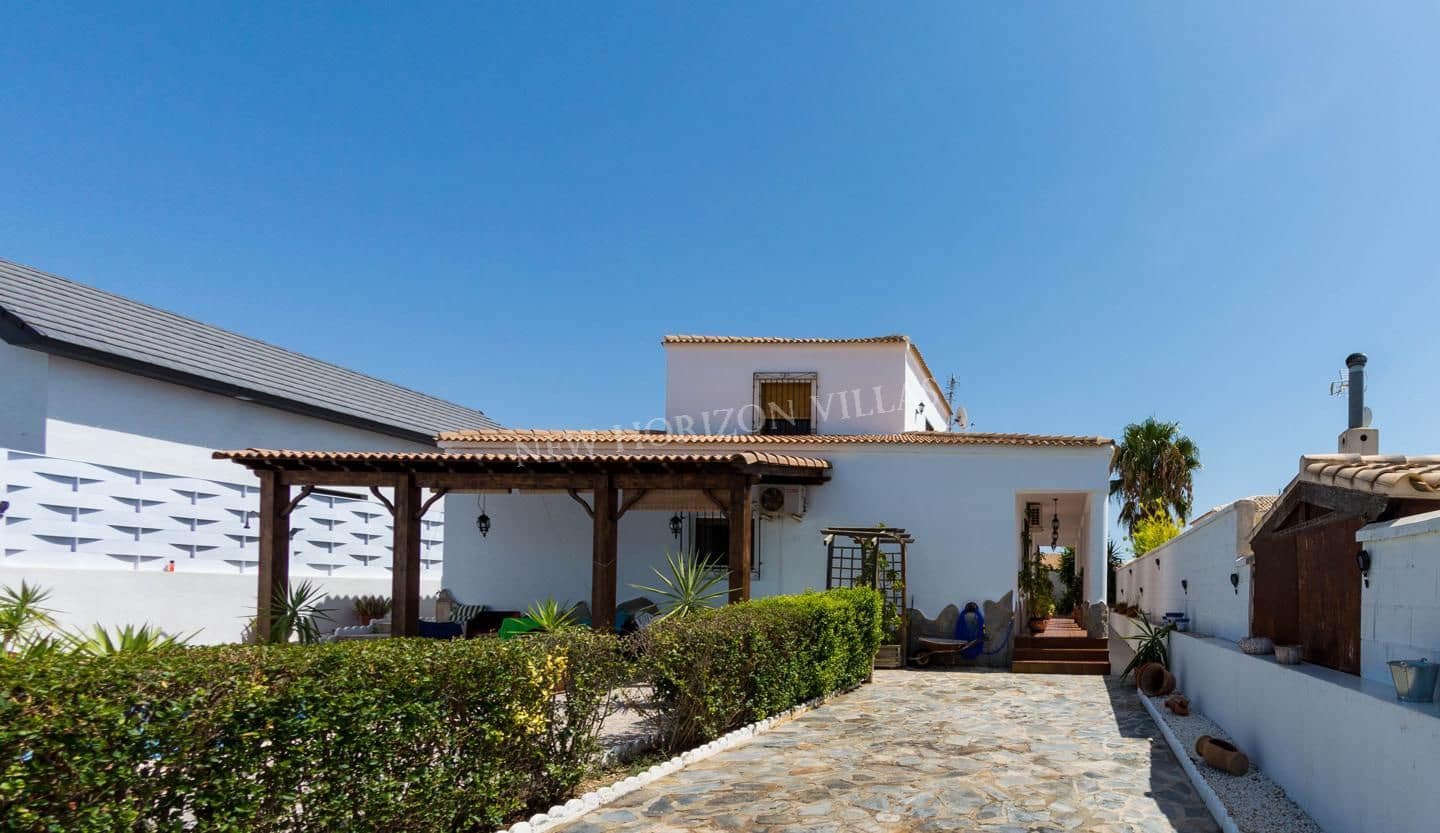 Chalet de 3 habitaciones en Arboleas en alquiler con piscina garaje - 900 € (Ref: 6293927)