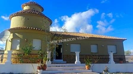 3 sypialnia Willa do wynajęcia w Cantoria z basenem garażem - 850 € (Ref: 6845378)