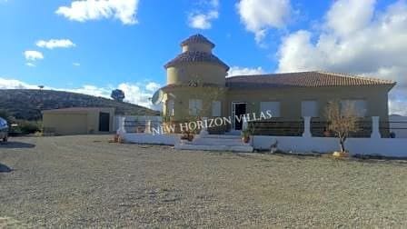 3 sypialnia Willa do wynajęcia w Cantoria z basenem garażem - 850 € (Ref: 6845378)