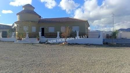 3 sypialnia Willa do wynajęcia w Cantoria z basenem garażem - 850 € (Ref: 6845378)