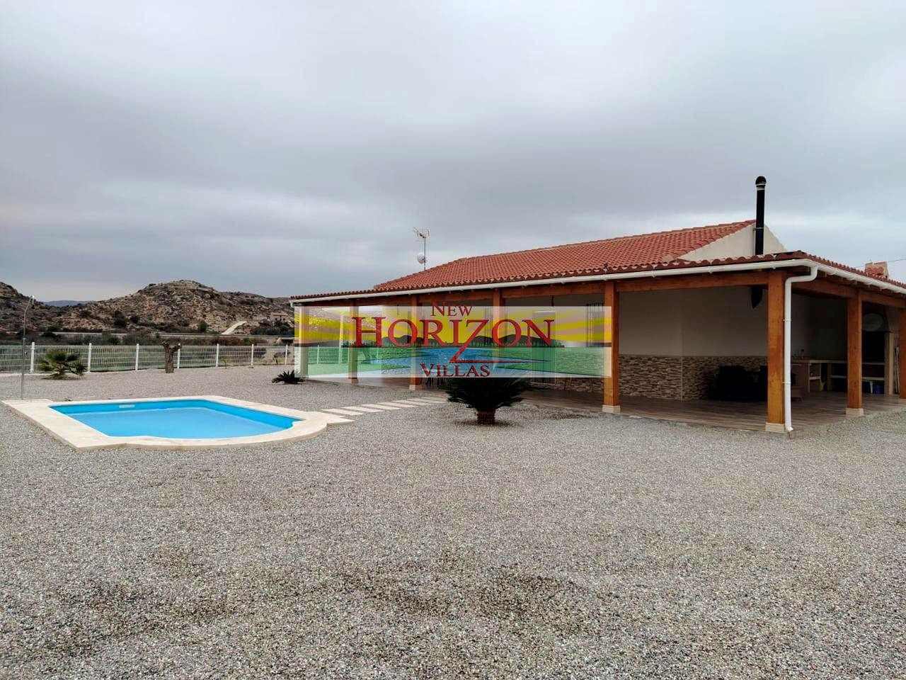 3 makuuhuone Huvila vuokrattavana paikassa Albox mukana uima-altaan - 850 € (Ref: 6904570)