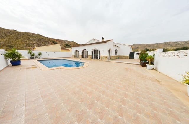 3 bedroom Villa for rent in Arboleas with pool garage - € 900 (Ref: 6943619)