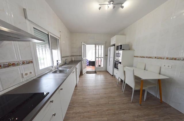 3 bedroom Villa for rent in Arboleas with pool garage - € 900 (Ref: 6943619)