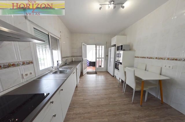 3 bedroom Villa for rent in Arboleas with pool garage - € 900 (Ref: 6943619)