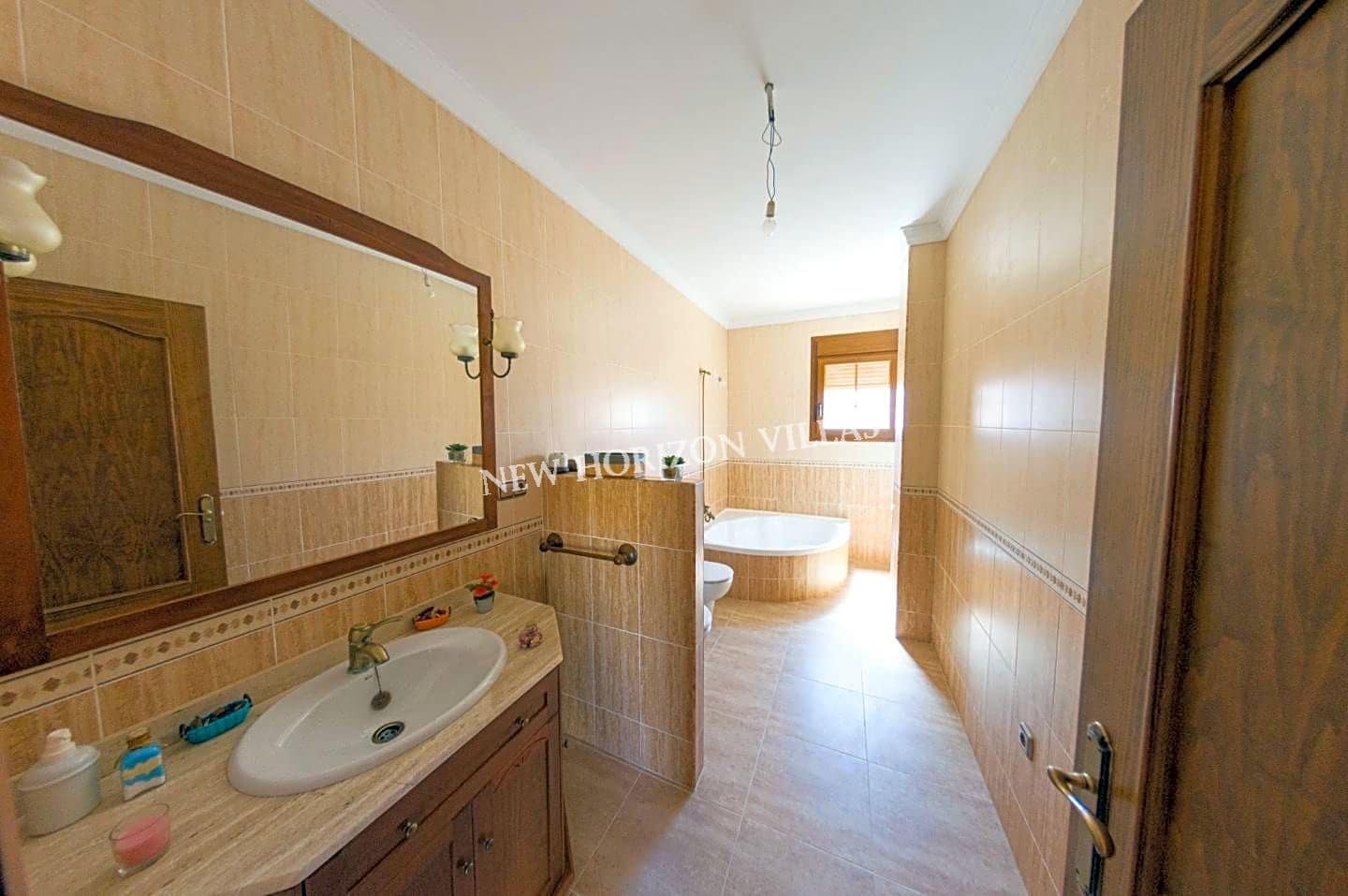 5 slaapkamer Villa te koop in La Alfoquia met zwembad garage - € 249.900 (Ref: 6947636)