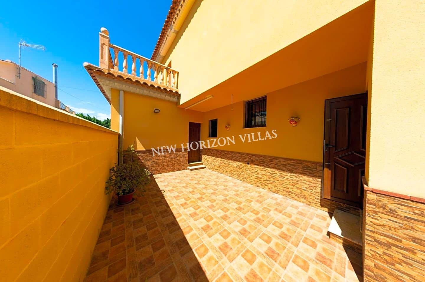 5 slaapkamer Villa te koop in La Alfoquia met zwembad garage - € 249.900 (Ref: 6947636)