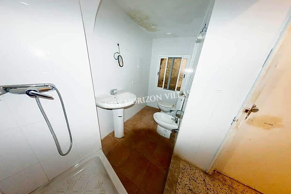 6 makuuhuone Maalaistalo myytävänä paikassa Lubrin - 43 500 € (Ref: 7268420)