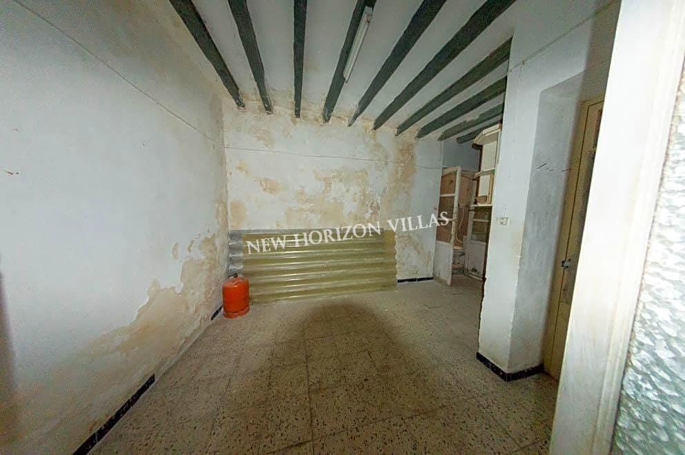 6 makuuhuone Maalaistalo myytävänä paikassa Lubrin - 43 500 € (Ref: 7268420)