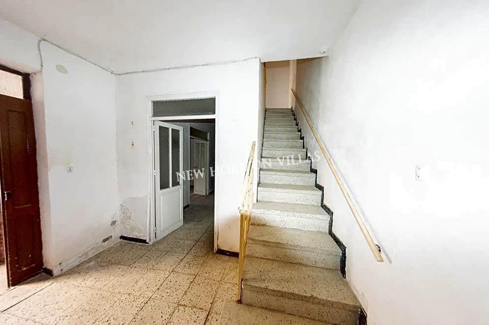 6 makuuhuone Maalaistalo myytävänä paikassa Lubrin - 43 500 € (Ref: 7268420)