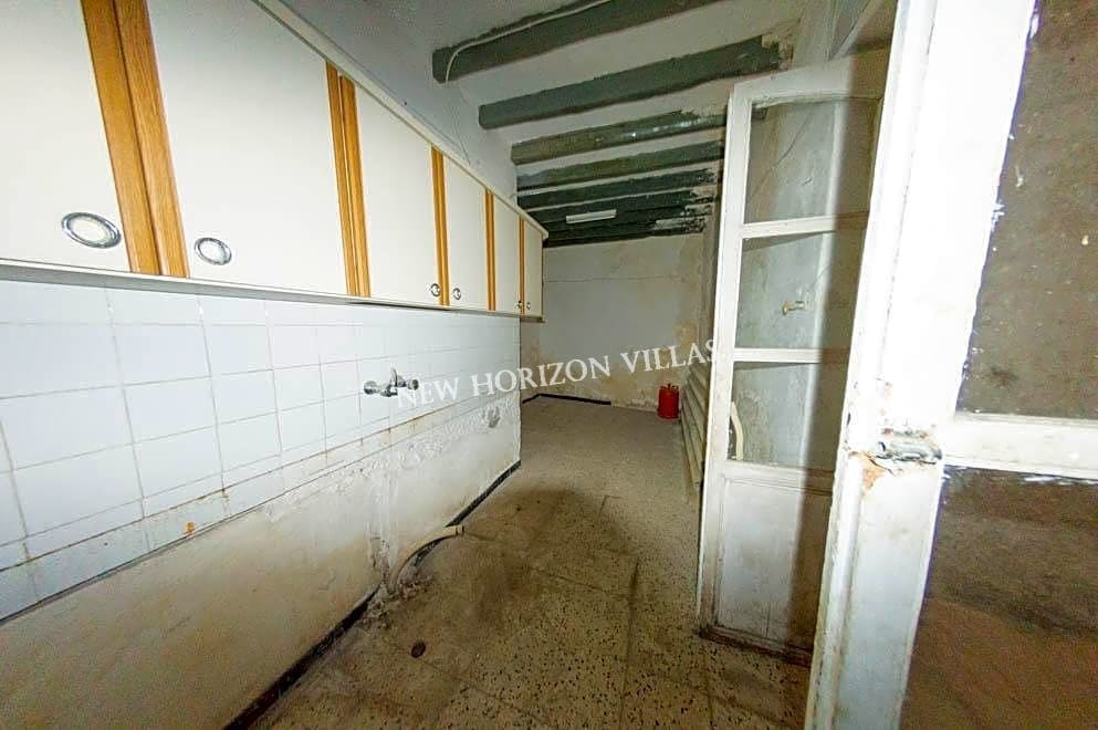 6 makuuhuone Maalaistalo myytävänä paikassa Lubrin - 43 500 € (Ref: 7268420)