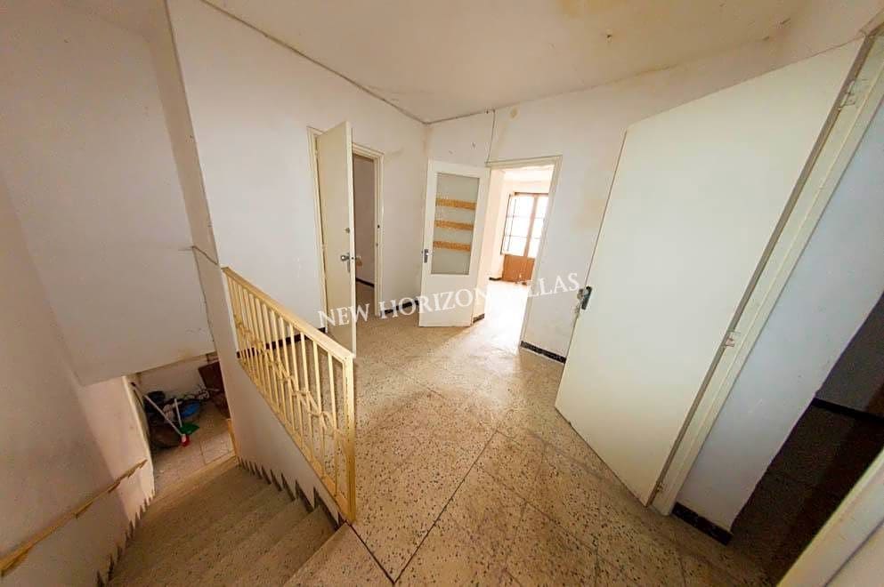 6 makuuhuone Maalaistalo myytävänä paikassa Lubrin - 43 500 € (Ref: 7268420)