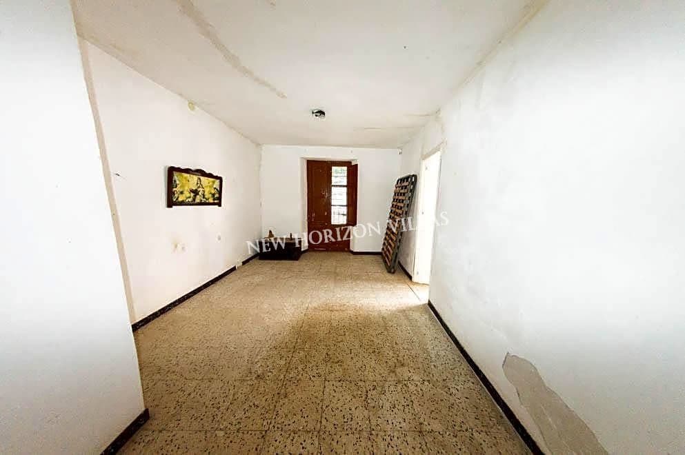 6 makuuhuone Maalaistalo myytävänä paikassa Lubrin - 43 500 € (Ref: 7268420)