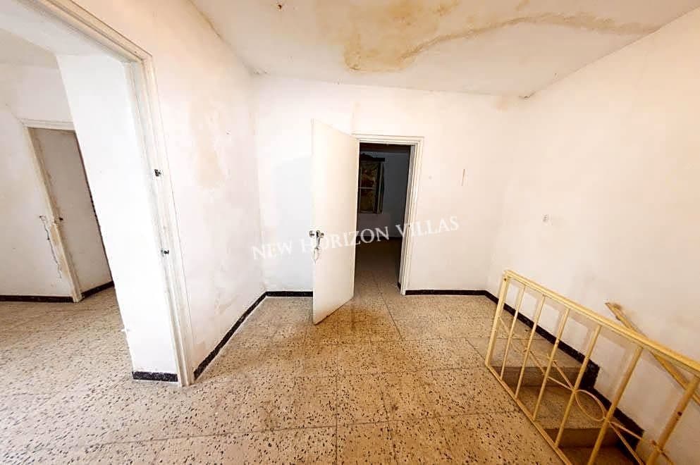 6 makuuhuone Maalaistalo myytävänä paikassa Lubrin - 43 500 € (Ref: 7268420)