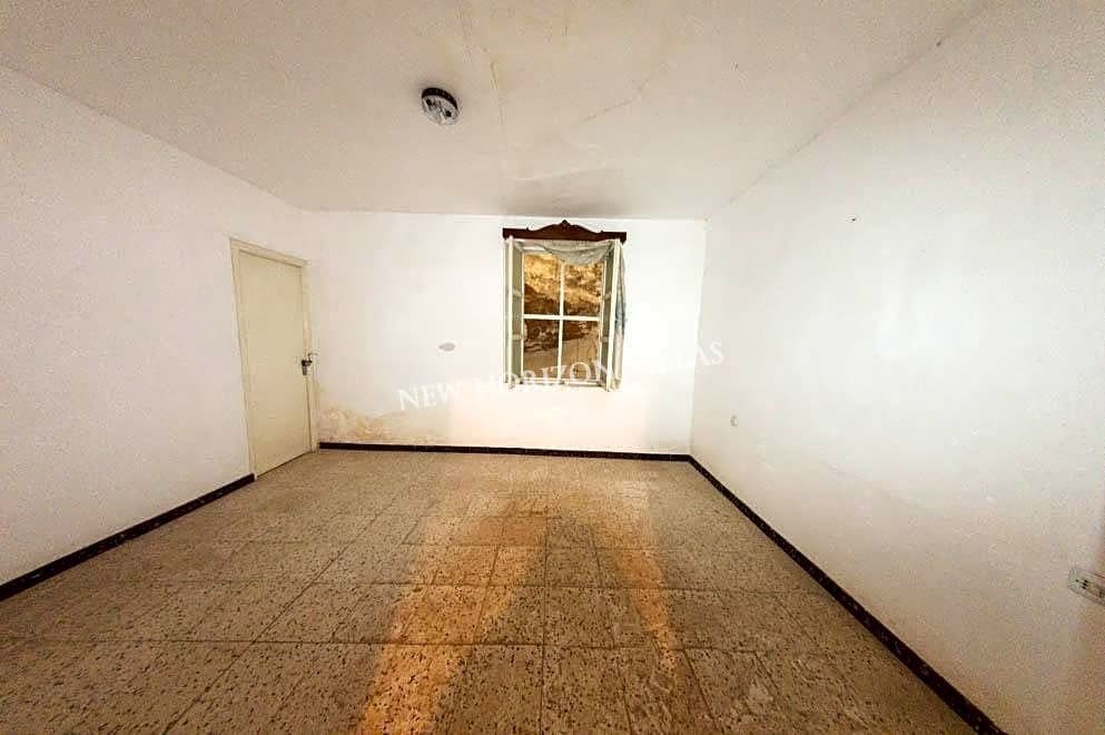 6 makuuhuone Maalaistalo myytävänä paikassa Lubrin - 43 500 € (Ref: 7268420)