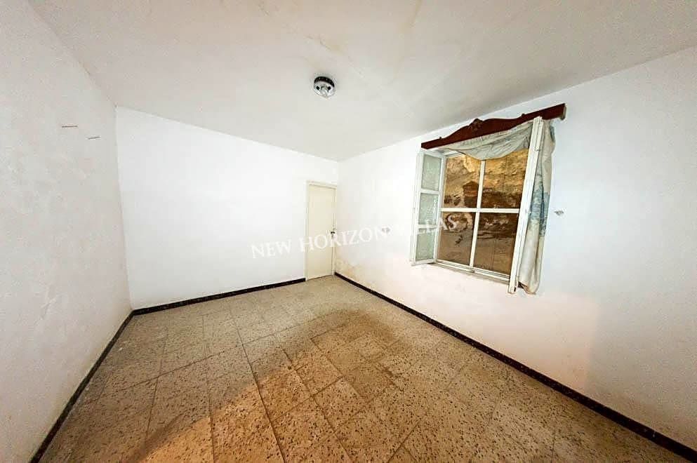 6 makuuhuone Maalaistalo myytävänä paikassa Lubrin - 43 500 € (Ref: 7268420)