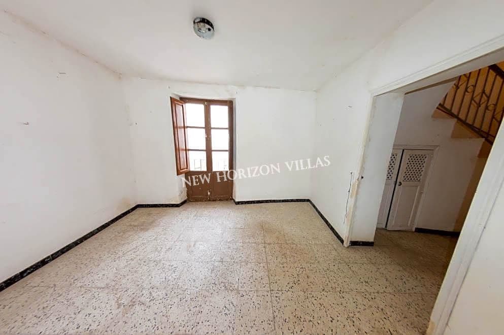 6 makuuhuone Maalaistalo myytävänä paikassa Lubrin - 43 500 € (Ref: 7268420)