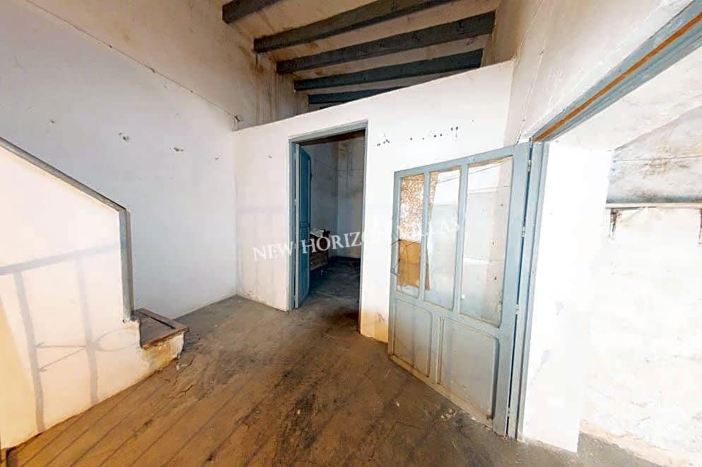 6 makuuhuone Maalaistalo myytävänä paikassa Lubrin - 43 500 € (Ref: 7268420)