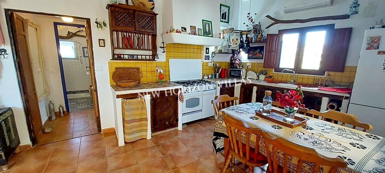 Chalet de 2 habitaciones en Oria en alquiler con piscina garaje - 850 € (Ref: 7876764)