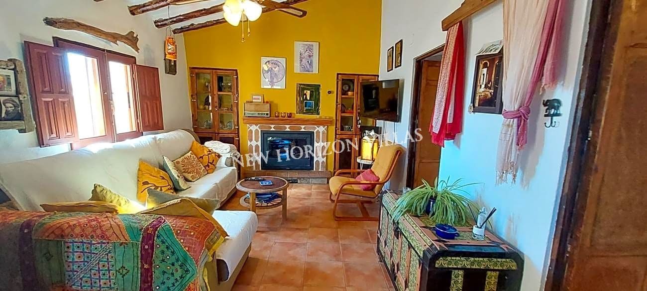 Chalet de 2 habitaciones en Oria en alquiler con piscina garaje - 850 € (Ref: 7876764)
