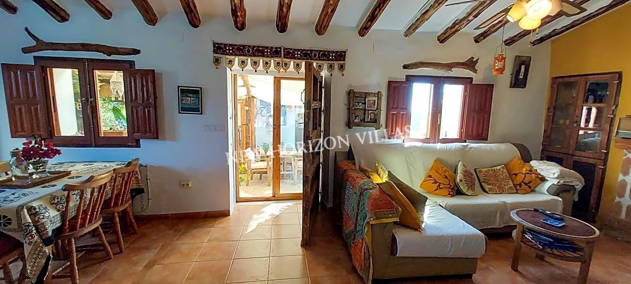 Chalet de 2 habitaciones en Oria en alquiler con piscina garaje - 850 € (Ref: 7876764)