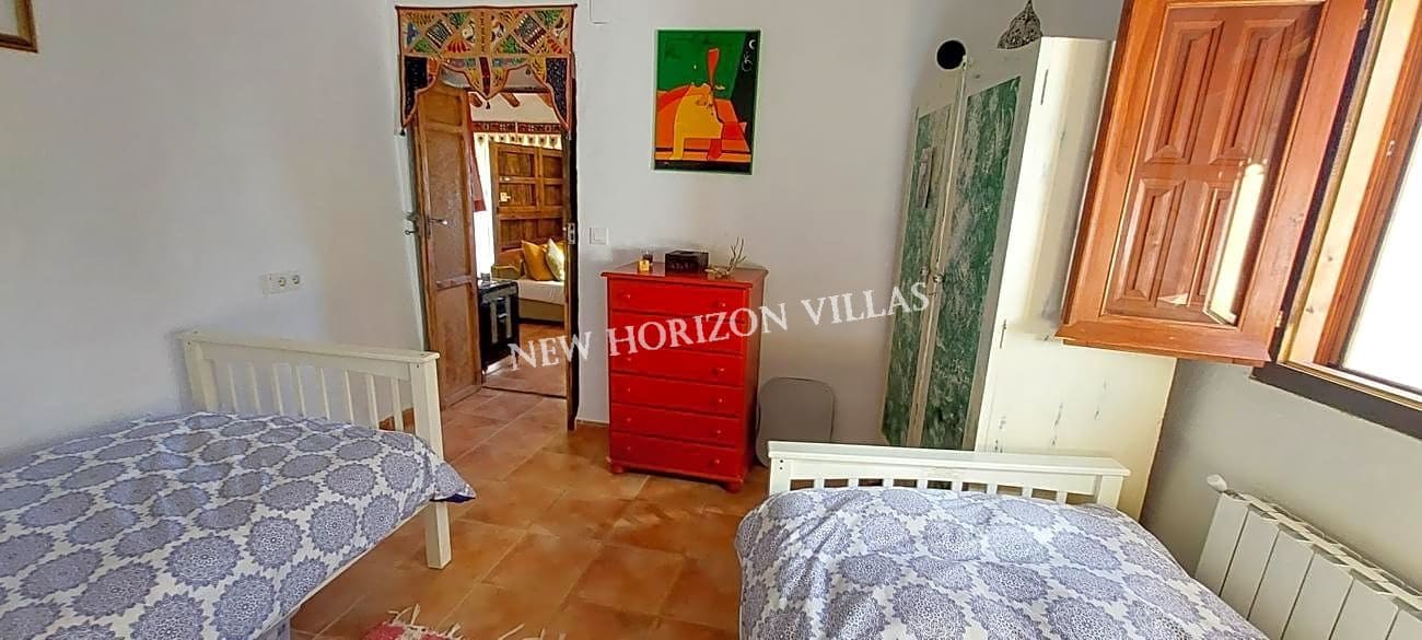Chalet de 2 habitaciones en Oria en alquiler con piscina garaje - 850 € (Ref: 7876764)