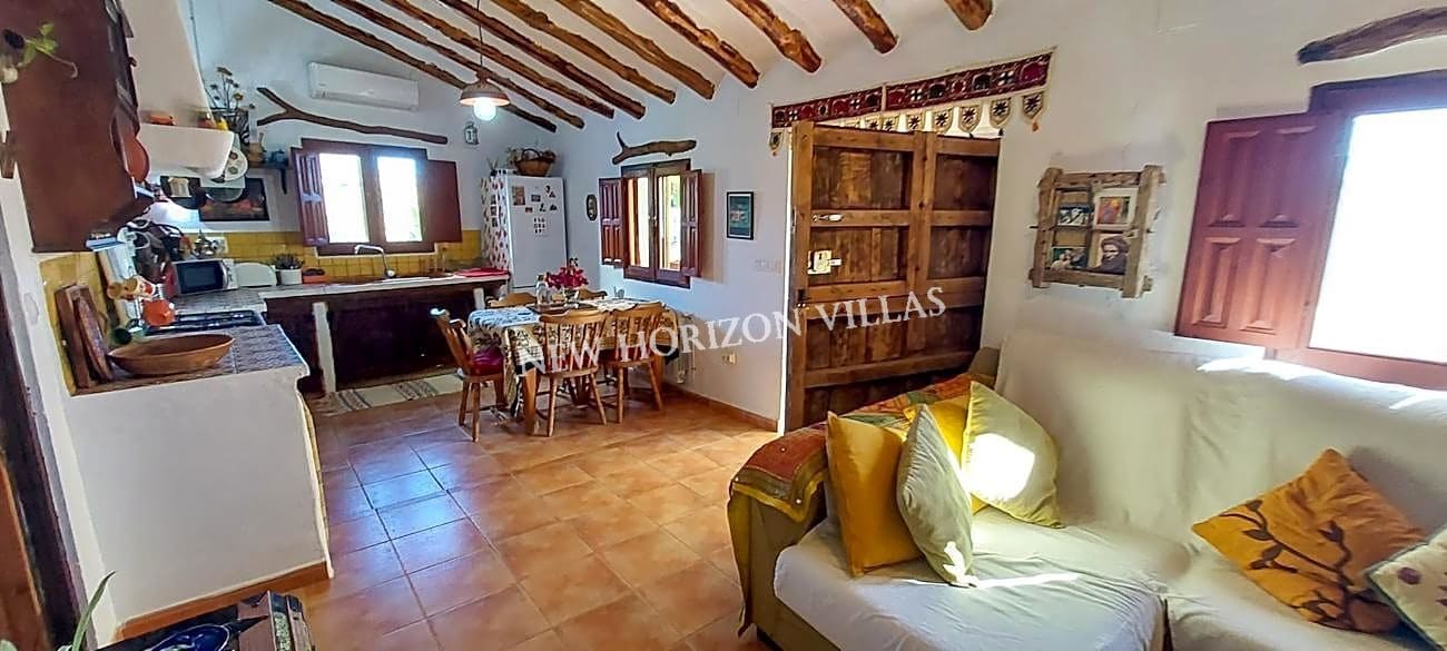 Chalet de 2 habitaciones en Oria en alquiler con piscina garaje - 850 € (Ref: 7876764)