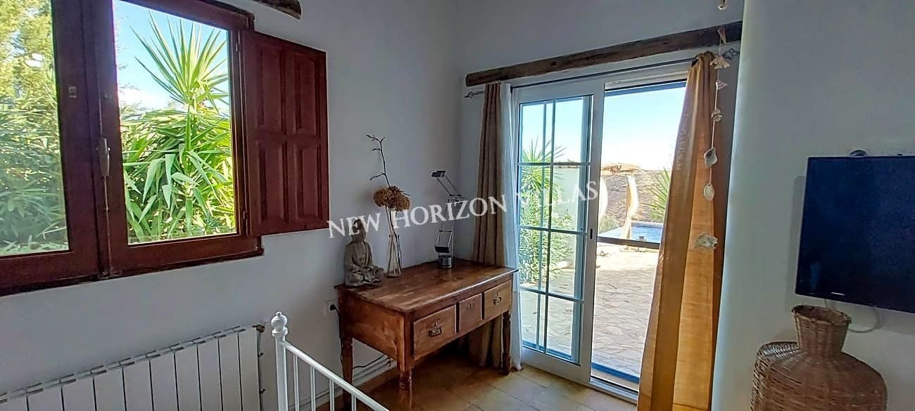 Chalet de 2 habitaciones en Oria en alquiler con piscina garaje - 850 € (Ref: 7876764)