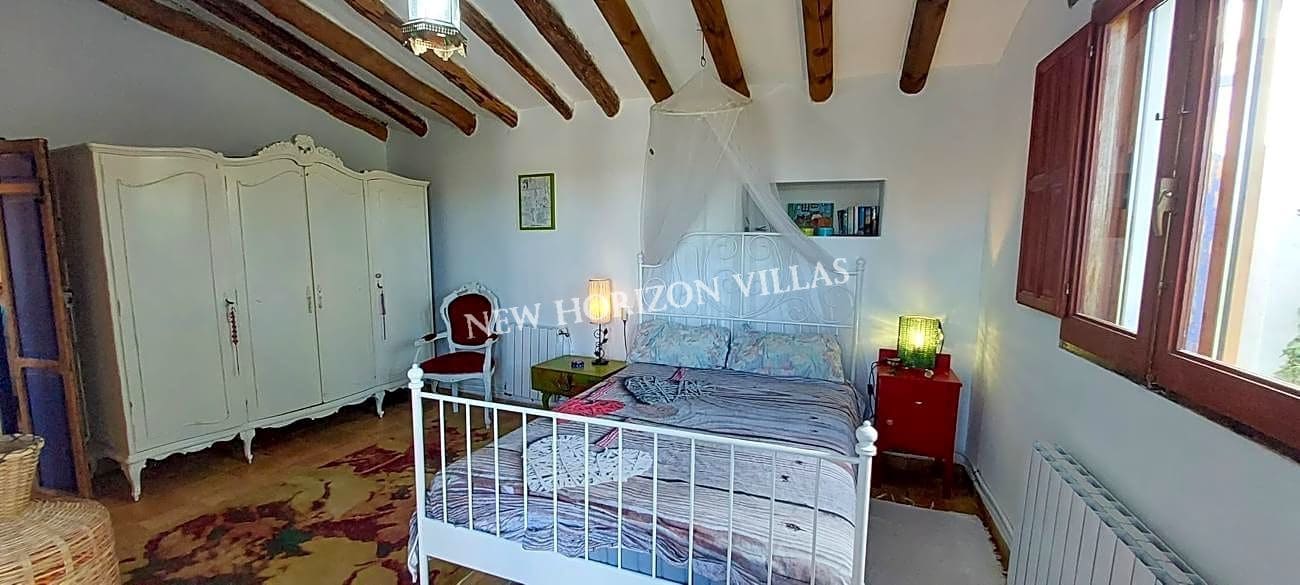 Chalet de 2 habitaciones en Oria en alquiler con piscina garaje - 850 € (Ref: 7876764)