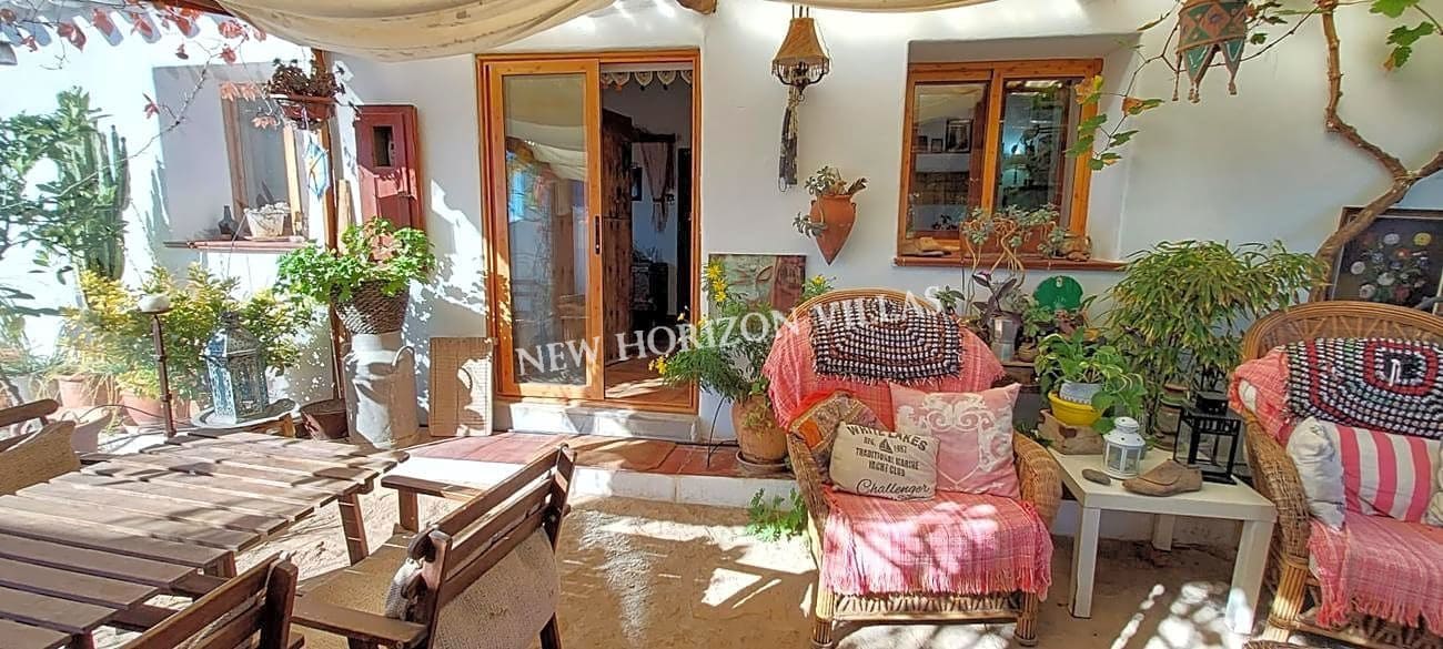 Chalet de 2 habitaciones en Oria en alquiler con piscina garaje - 850 € (Ref: 7876764)