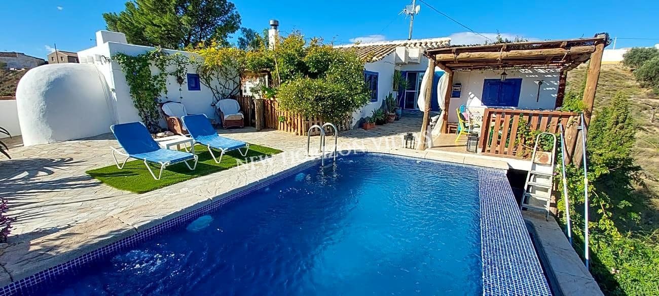 Chalet de 2 habitaciones en Oria en alquiler con piscina garaje - 850 € (Ref: 7876764)