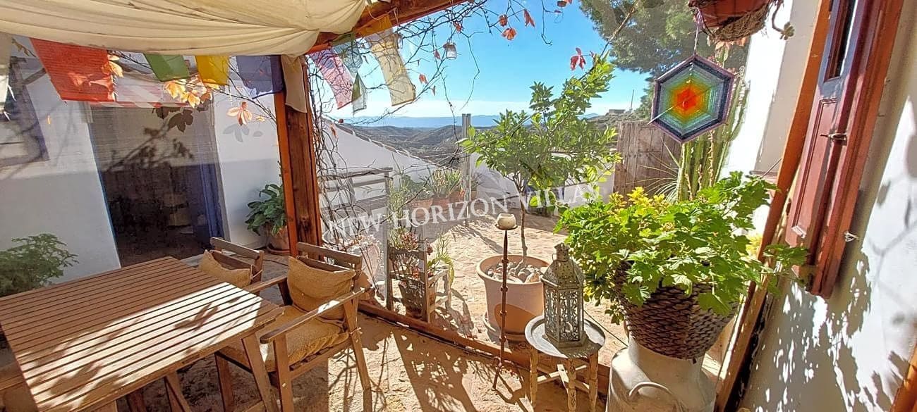 Chalet de 2 habitaciones en Oria en alquiler con piscina garaje - 850 € (Ref: 7876764)