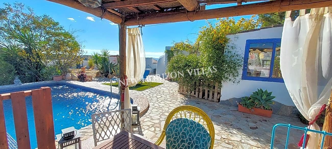 Chalet de 2 habitaciones en Oria en alquiler con piscina garaje - 850 € (Ref: 7876764)