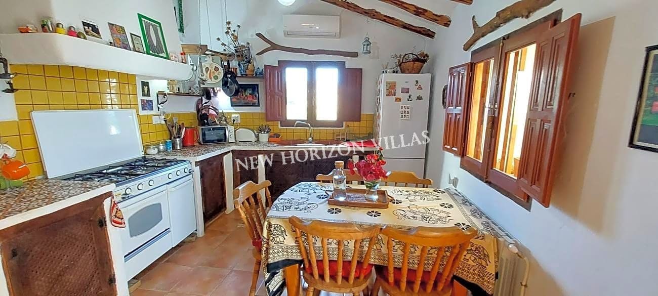Chalet de 2 habitaciones en Oria en alquiler con piscina garaje - 850 € (Ref: 7876764)