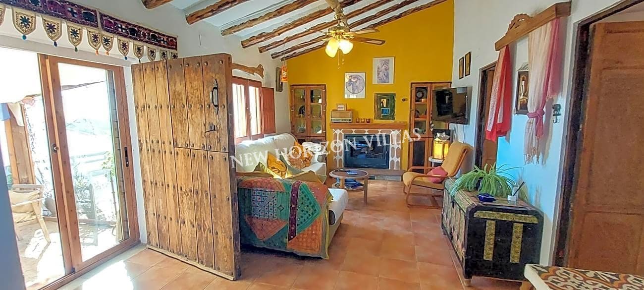 Chalet de 2 habitaciones en Oria en alquiler con piscina garaje - 850 € (Ref: 7876764)