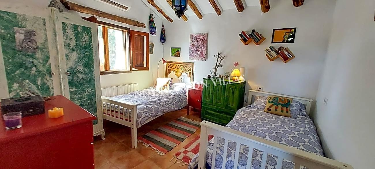 Chalet de 2 habitaciones en Oria en alquiler con piscina garaje - 850 € (Ref: 7876764)