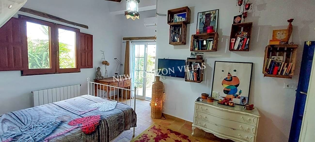 Chalet de 2 habitaciones en Oria en alquiler con piscina garaje - 850 € (Ref: 7876764)