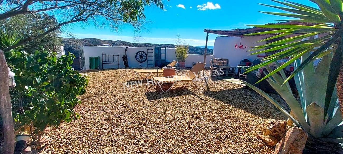 Chalet de 2 habitaciones en Oria en alquiler con piscina garaje - 850 € (Ref: 7876764)