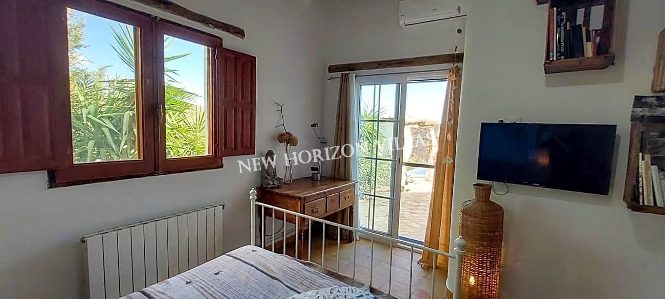 Chalet de 2 habitaciones en Oria en alquiler con piscina garaje - 850 € (Ref: 7876764)
