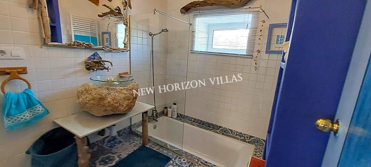 Chalet de 2 habitaciones en Oria en alquiler con piscina garaje - 850 € (Ref: 7876764)