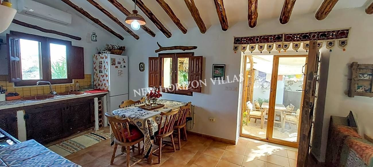 Chalet de 2 habitaciones en Oria en alquiler con piscina garaje - 850 € (Ref: 7876764)