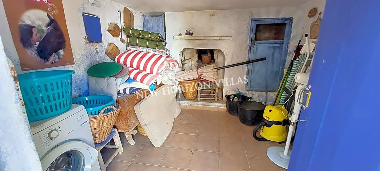 Chalet de 2 habitaciones en Oria en alquiler con piscina garaje - 850 € (Ref: 7876764)