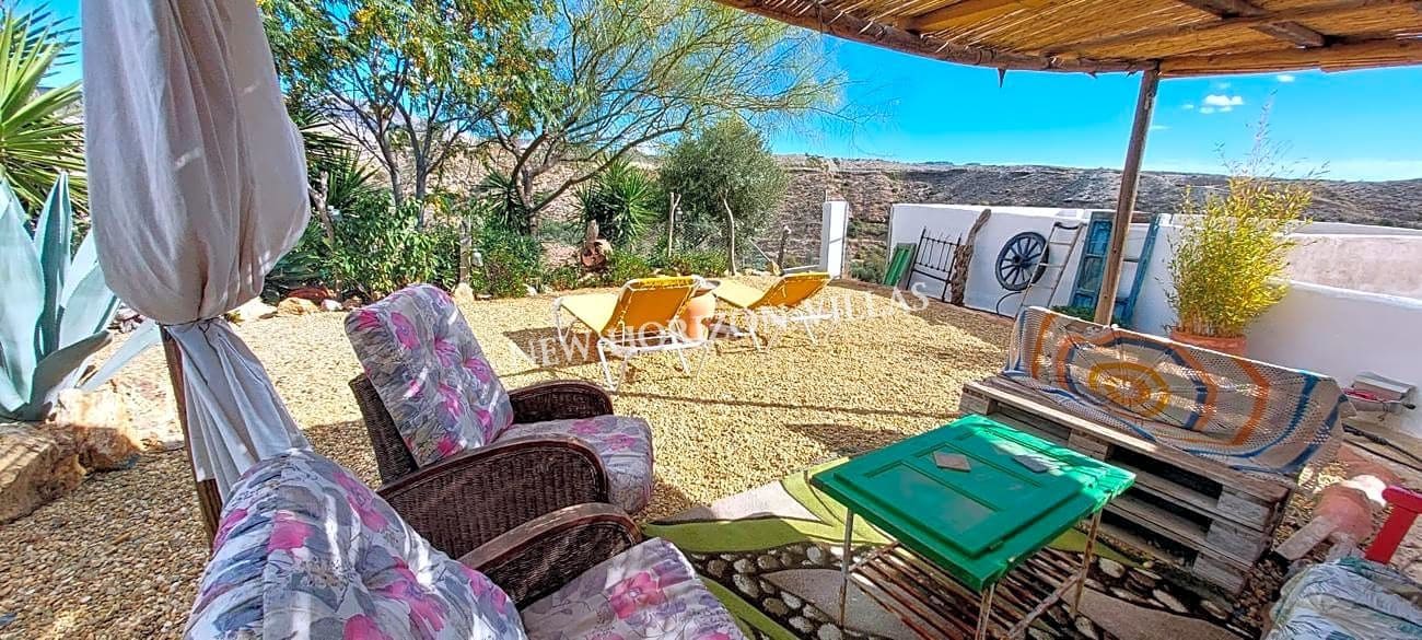 Chalet de 2 habitaciones en Oria en alquiler con piscina garaje - 850 € (Ref: 7876764)